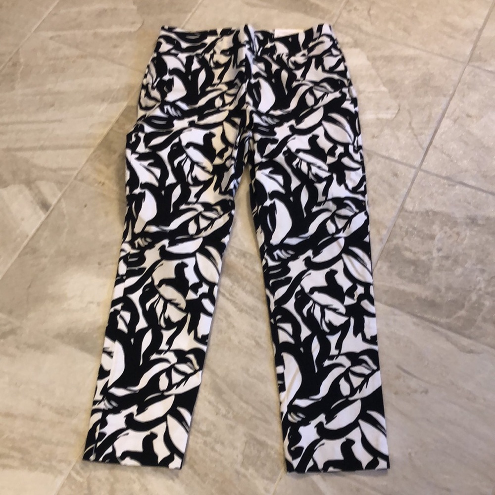 Chico’s NWT So Slimming Brigitte inked leaves slim ankle pants